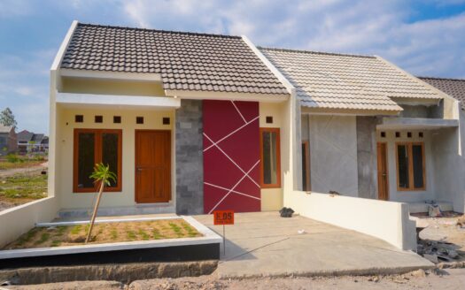 Rumah Baru Rasa Villa Lokasi Tengah Kota Wonogiri