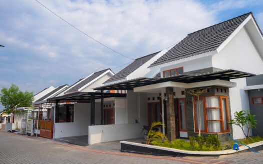 Rumah Baru Rasa Villa Lokasi Tengah Kota Wonogiri